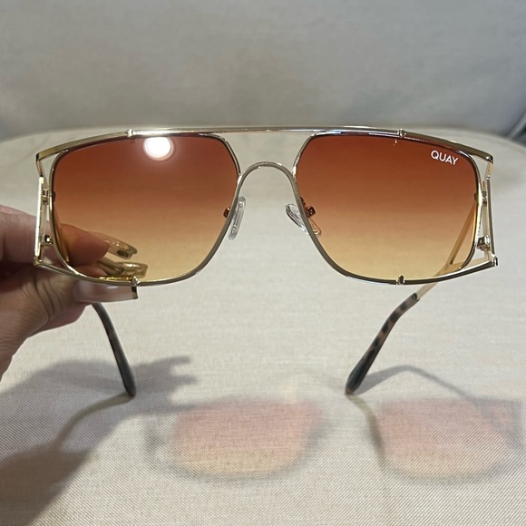 Quay Australia BADDIE BEHAVIOR Gold/ Orange Yellow - Picture 5 of 8